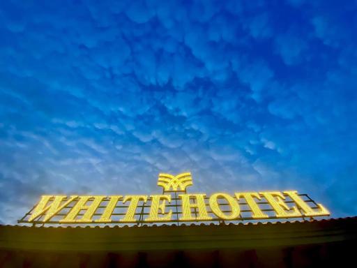 WHITE HOTEL - Housity