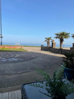 Sea View Suite, with Parking, On Tankerton Beachfront, Whitstable - Housity