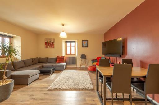Spacious apartment with two terraces and private parking - Housity