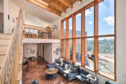 Casa al Reves Pueblo-Style House with Views! - Housity
