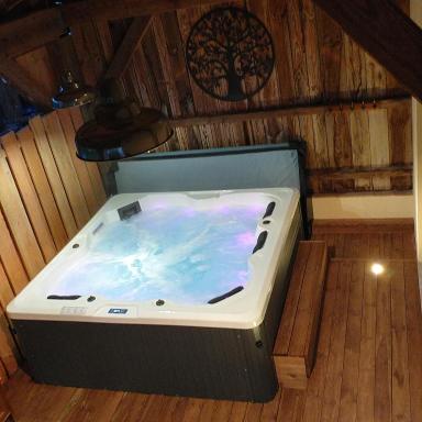 Gîte jacuzzi La Libellule en Périgord - Housity
