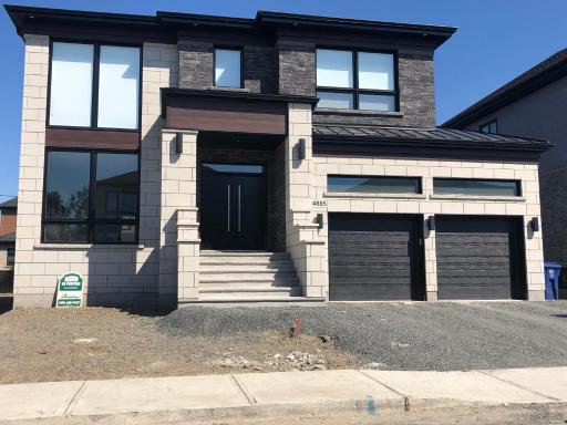 Laval House - Housity