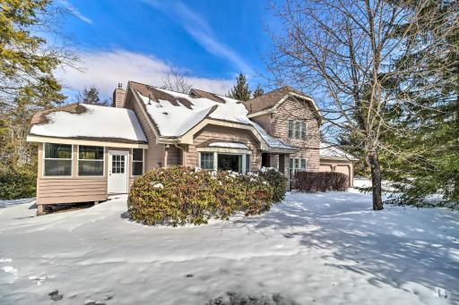 Grand Pocono Pines Home about 2 Mi to Golf Course - Housity