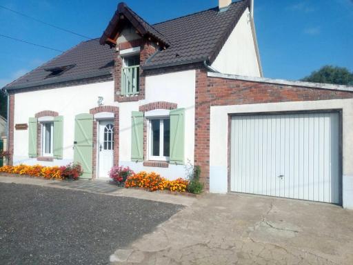 Maison charmante a Bleneau avec jardin et equipements modernes - Housity