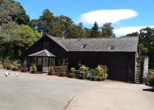 Sheep Dip Cottage - 5* Cyfie Farm, with log burner and private hot tub - Housity