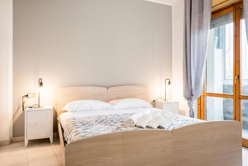 Luni Mare Modern Balcony Flat - Housity
