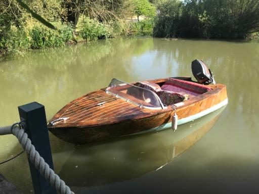 Gorgeous Bruton Chic Lakeside Boat House. - Housity