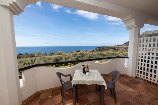 Arenas Hotel - Housity