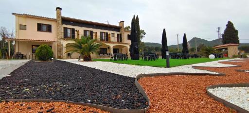 MEGA DARNIUS - Housity