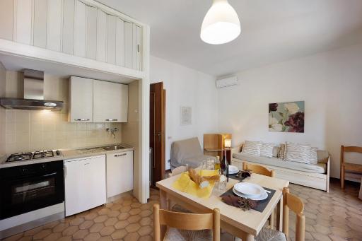 Emanuel Blu - Piano rialzato 5 - Housity