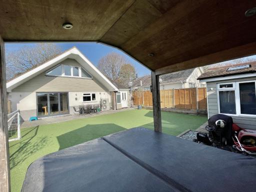 Luxury Pamper Home Hot Tub & Sauna Ladies Retreat - Housity