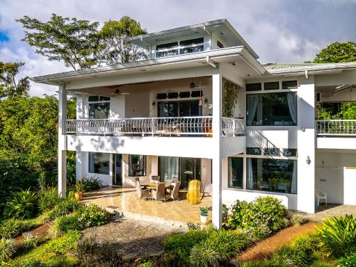 Villa Corazón - private beach at Lake Arenal - Housity