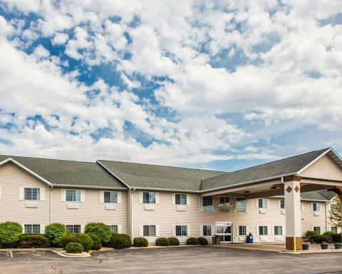 Quality Inn & Suites Dixon near I-88 - Housity