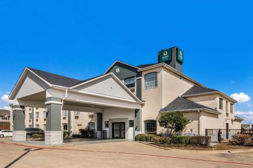Quality Inn & Suites Fort Worth - Fossil Creek - Housity