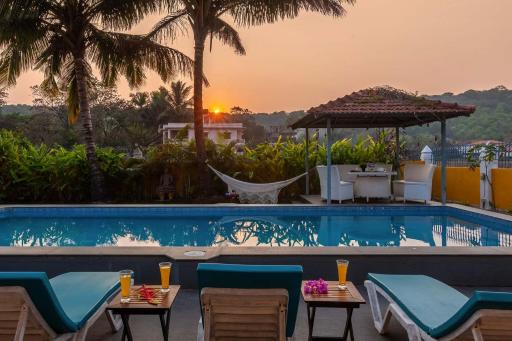 StayVista at Waterlily with Free Breakfast & Pvt Pool - Housity