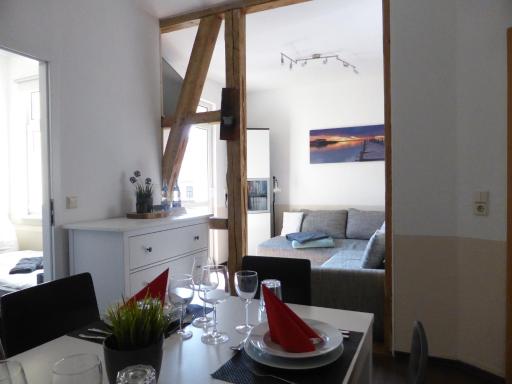 Ferienwohnung Friedrich Schiller, 2 Schlafzimmer, Balkon,kostenloses WiFi, nähe Zentrum, - Housity