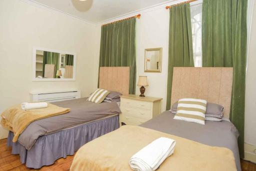 pedro host family - Housity