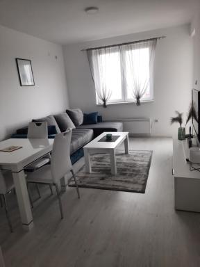 Nadja i Emili - Housity