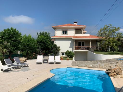 Beautiful detached villa with private pool, Fibre Wi-fi, garden, games room & BBQ - Housity