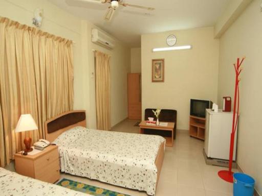 Red Chillies Restaurant and Guest house - Housity