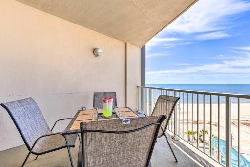 Spacious Biloxi Getaway with Pools and Beach Access! - Housity