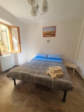 Sopra_lavia Stazione_La Spezia_Cinque Terre - Housity