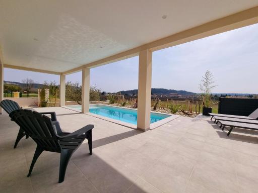 Goudargues Villa toute équipée, 300m du centre. - Housity
