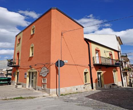 Gli Zii di Sicilia - Housity