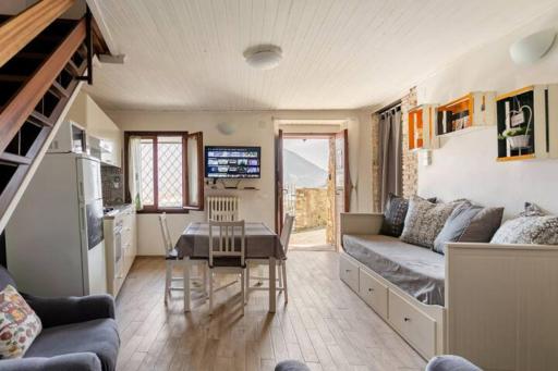 Casa con terrazzo vista Lago - LAKEHOLIDAY IT - Housity
