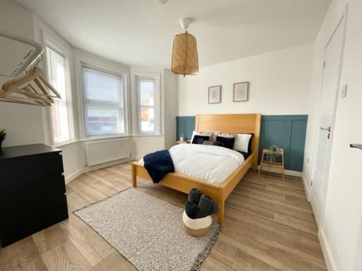 Central, Bright & Spacious Apartment - Parking Included - Housity