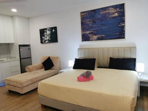 Apple Home 2 at Menara Simfoni, King Size Bed, Cheras, Nexflix, Wifi, Parking - Housity