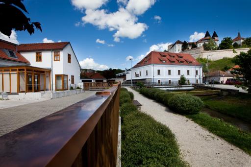 Gizella Hotel and Restaurant - Housity