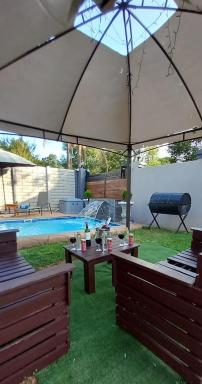 The Royal Prime Guest Lodge - Housity