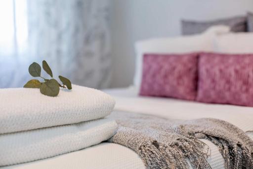 The Baylis Boutique Apartments - Stay on Baylis, Shopping precinct, FREE parking - Housity