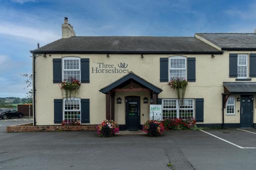 Three Horseshoes Inn - Housity