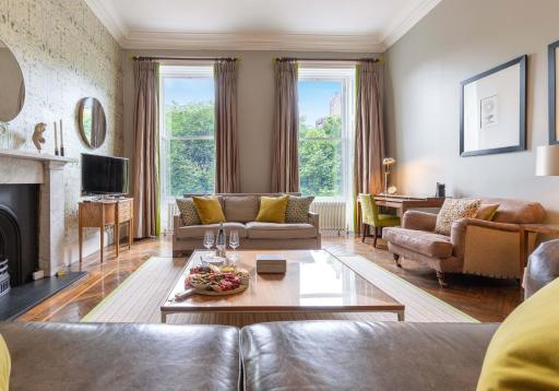 The Edinburgh Address - Castle View Apartment - Housity