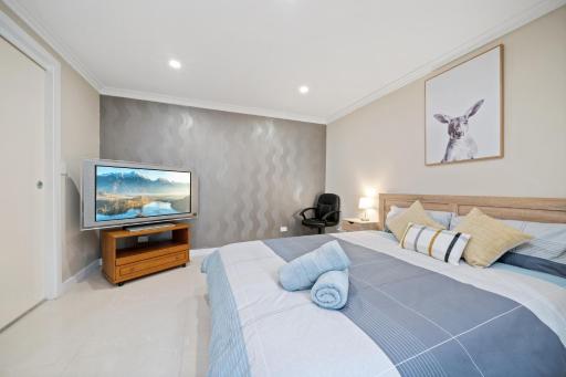 New 1-bedroom house with free parking - Housity