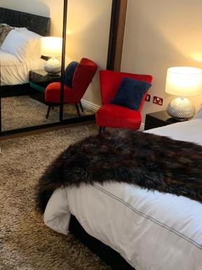 LUXURY 2 BED APARTMENT BY THE BEACH No PARTIES No events - Housity