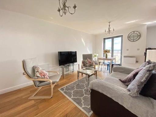 Beachside Apartment with Stunning Sea View - Housity