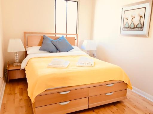 Double room in the heart of Kingston upon Thames in London - Housity