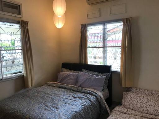 Cosy big house 5min CIQ SOGO KSL mall 4BR 12Pax - Housity