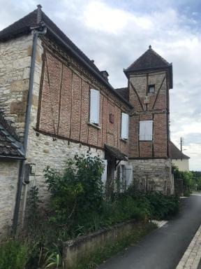 Le pigeonnier maison de caractère logement 4 personnes La maisonnette rénovée logement 2 personnes - Housity