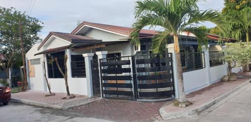 Fully furnished, peaceful and lovely home that is located 2 minutes from the heart of the city. - Housity