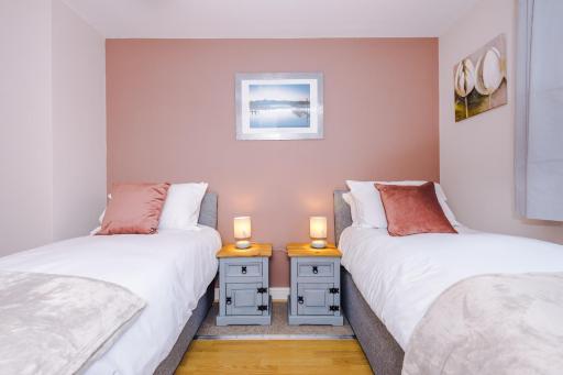 Relaxing 3 Bedroom Chester Home with garden - Housity