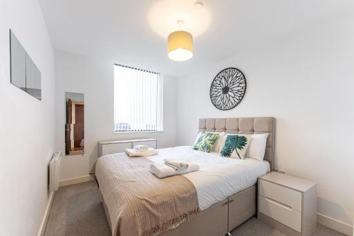 Seven Living Broadway Residences - Birmingham City Centre, Broad Street - Free Parking - Housity