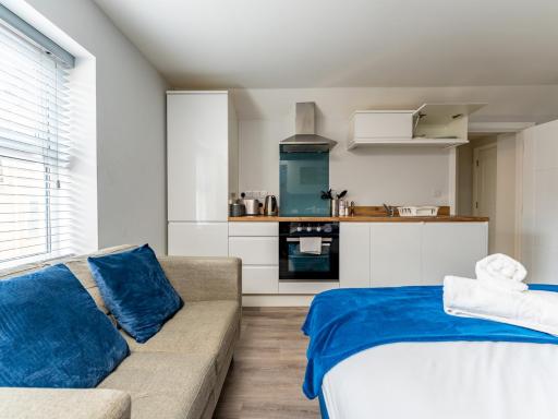 Pass the Keys Spacious lovely 1 bedroom studio town centre - Housity