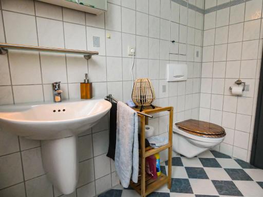 #111 - LUX-Flat Lennep - Altstadt - Netflix & Amazon Prime - Felswand - Housity