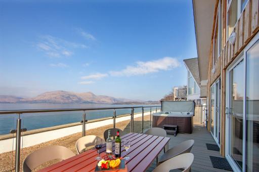 Beach Houses with Hot Tubs - Housity