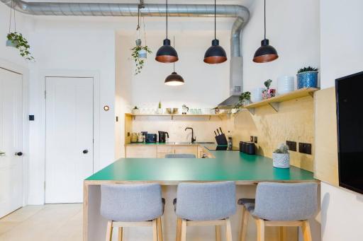 The Plywood Flat, Modern Style In A Traditional Tenement - Housity
