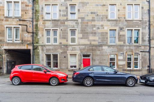 The Plywood Flat, Modern Style In A Traditional Tenement - Housity